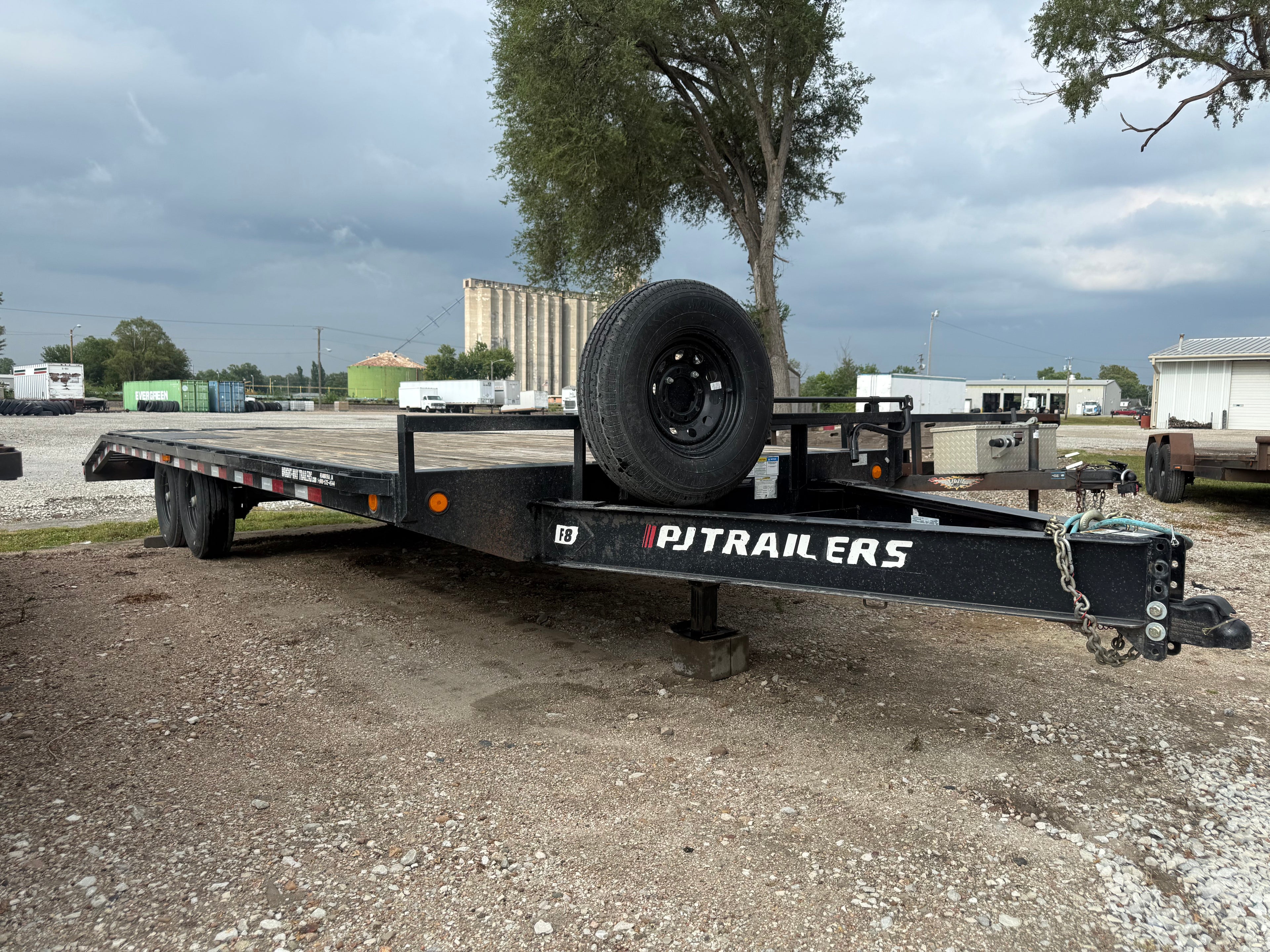 PJ 102" × 24 ft Deckover Equipment Trailer