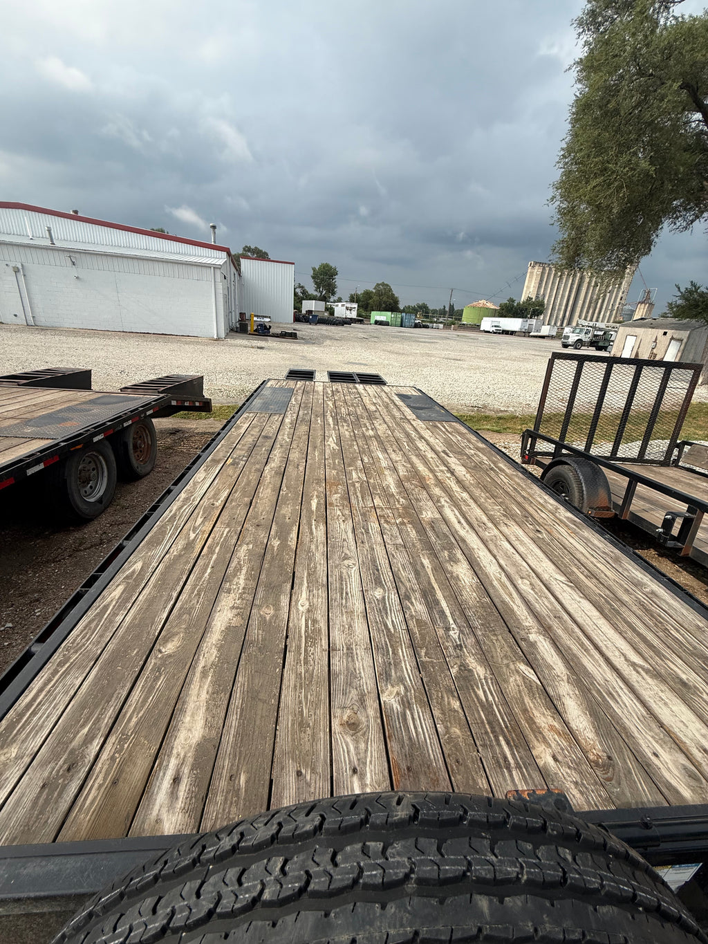 PJ 102" × 24 ft Deckover Equipment Trailer