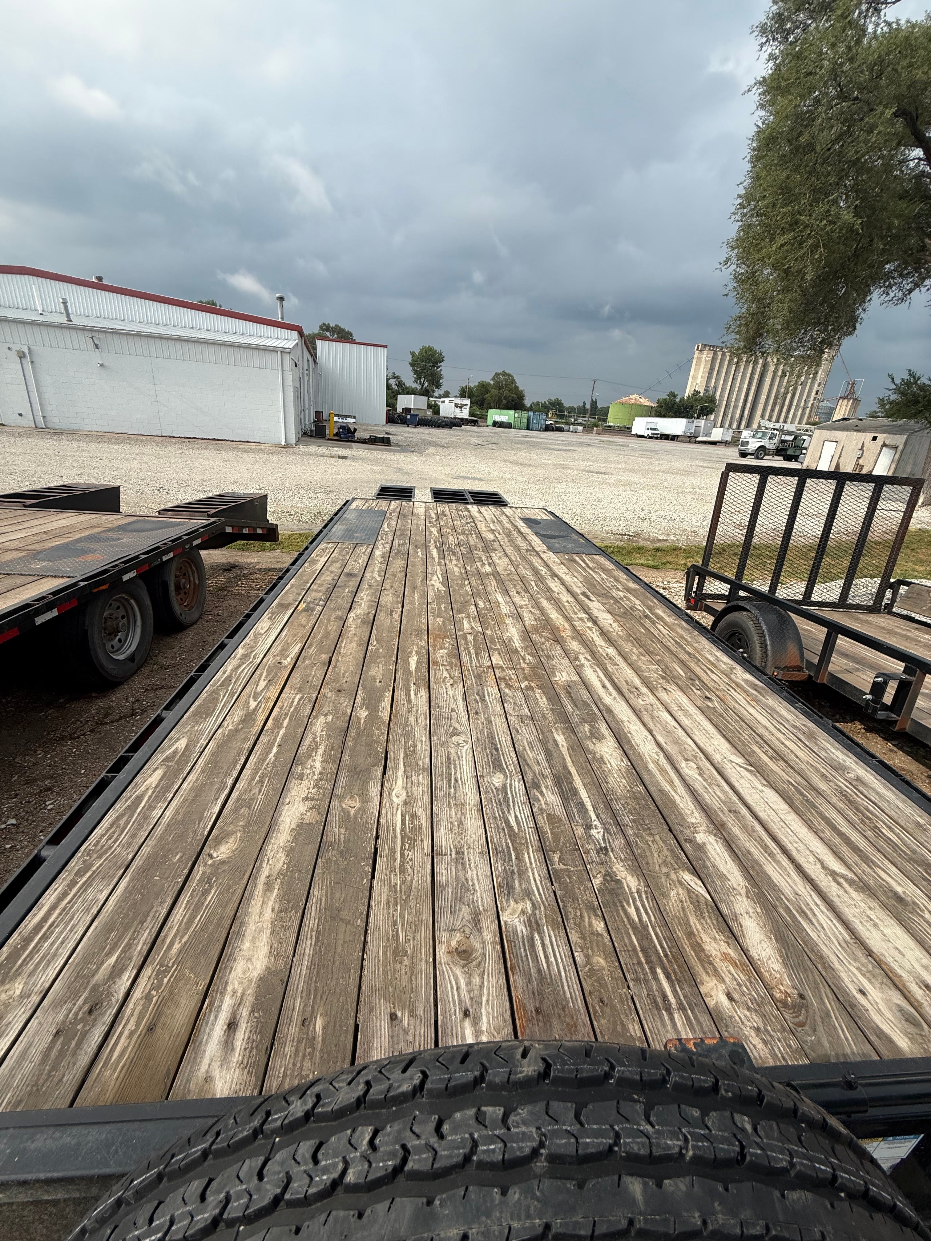 PJ 102" × 24 ft Deckover Equipment Trailer