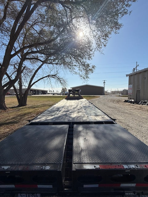 Maxx-D Gooseneck 30' Deckover Trailer